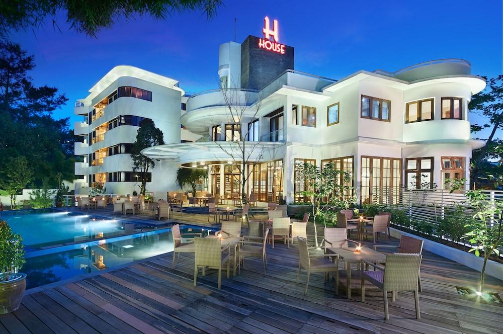 House Sangkuriang Hotel 3*