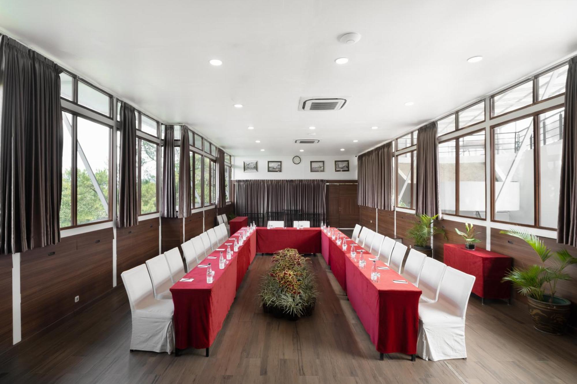 House Sangkuriang Hotel 3*