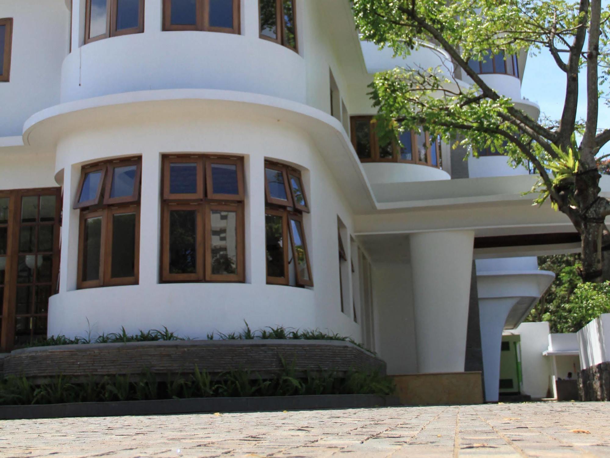 House Sangkuriang Hotel
